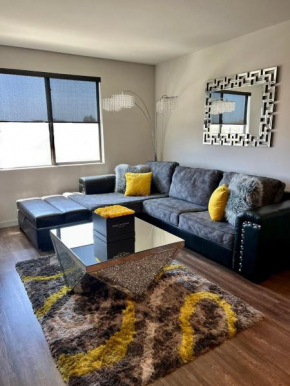 The Luxurious Doses of Roses 2 br suite next to Angels Stadium 6 mins from Disney